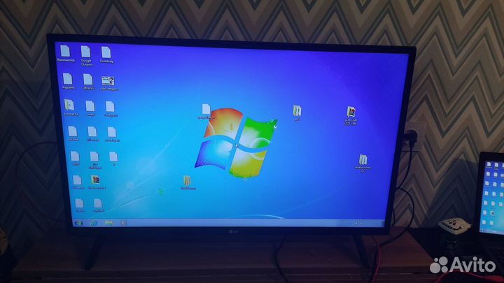 Tелевизор LG 32 LJ500V