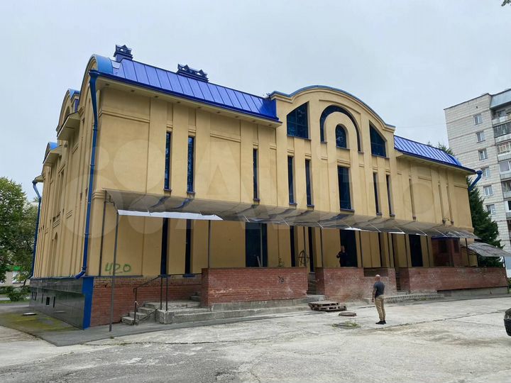 Здание целиком, в центре города. 3 этажа