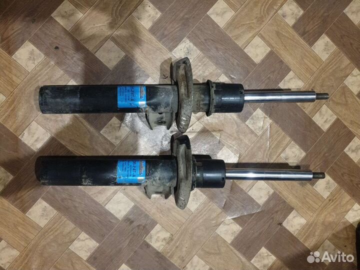Передние стойки vw passat b6. Цена за пару