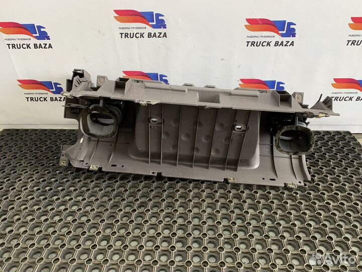 5010226999 Накладка верхней консоли правая