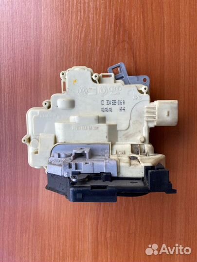 Замок двери задний правый Vw Passat B6 cbdc