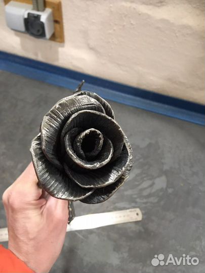 Кованая роза