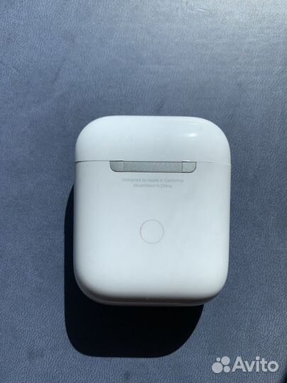 Apple AirPods 2 with Wireless Charging Case