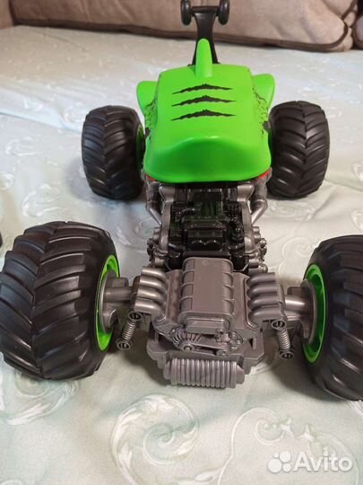 Детская машина на аккумуляторе с пультом)