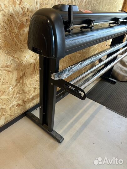 Режущий плоттер Zeoncut pro 1350 (saga-1350I)