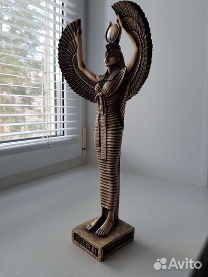 Статуэтка египетской богини Isis