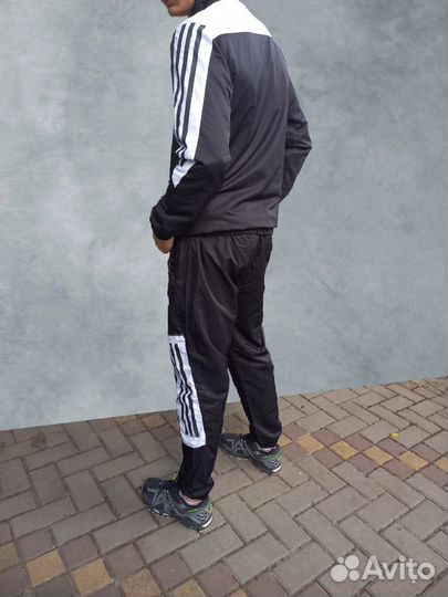 Спортивные костюмы Adidas