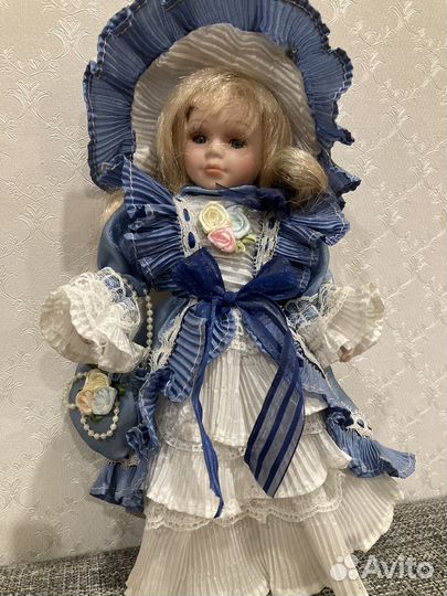 Кукла фарфоровая высота 25 см