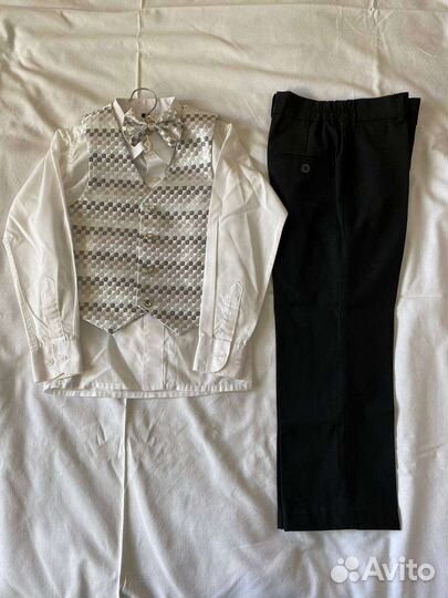 Костюм тройка на мальчика 104