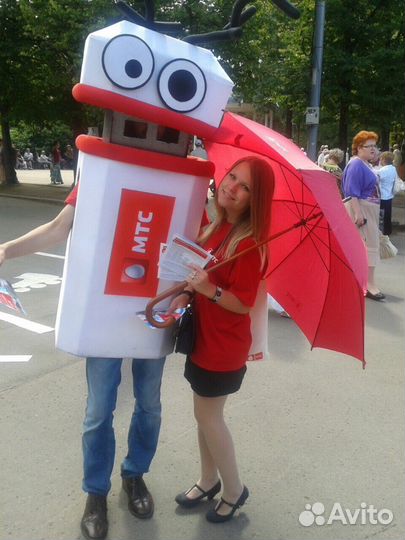 Раздача листовок промоутер