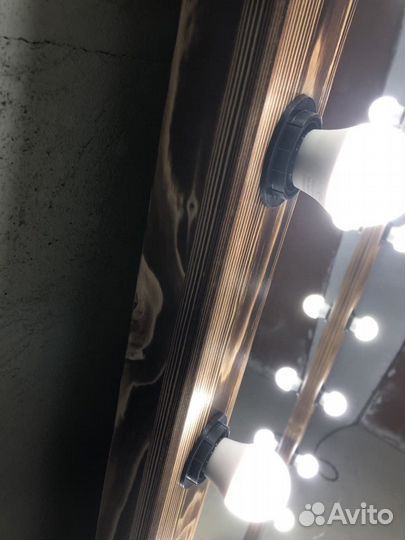 Зеркало напольное в деревянной раме с лампочками