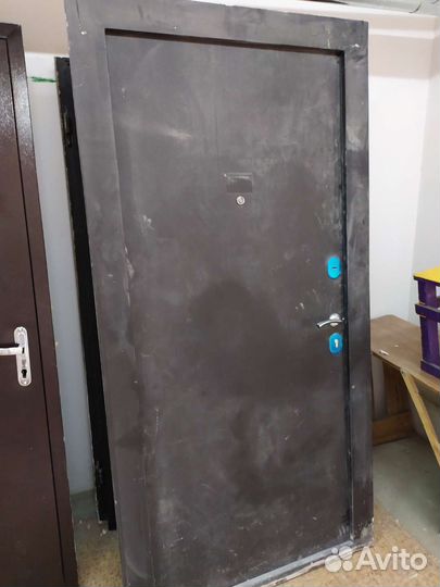 Металлическая внутреннего открывания б/у