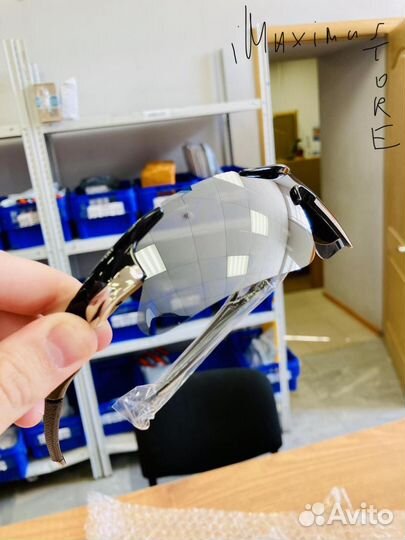 Спортивные очки с серебристыми линзами