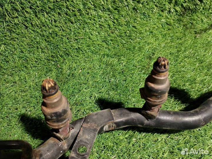 Топливная рампа с форсунками BMW 7 e38