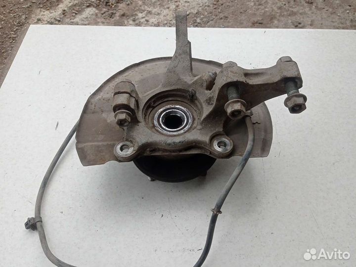 Кулак поворотный передний левый Mitsubishi Lancer