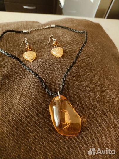 Комплект с янтарем
