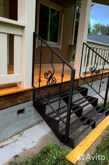 Перила деревянные для лестниц