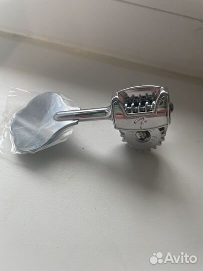 Басовые колки Fender на леворукий бас