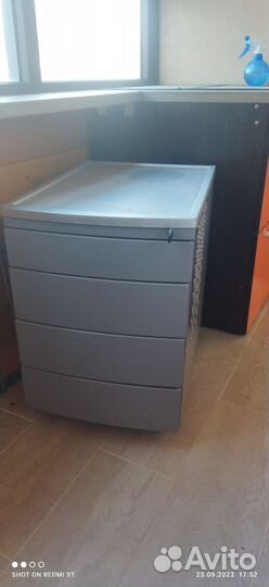 Тумба мобильная, металлическая