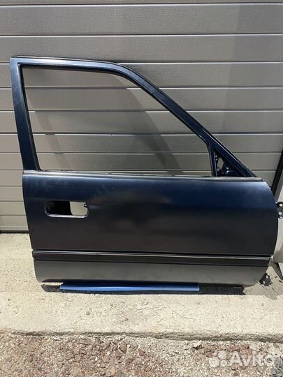 Дерь передняя правая,тойота карина