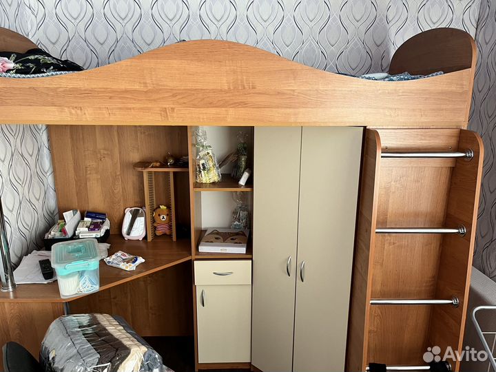 Кровать двухьярусная