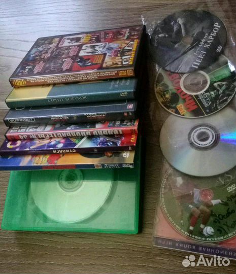 Диски с фильмами в одни руки, более 40 фильмов