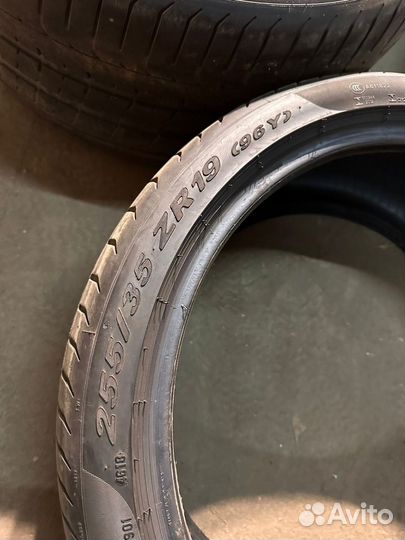 Pirelli P Zero 255/35 R19 и 285/30 R19