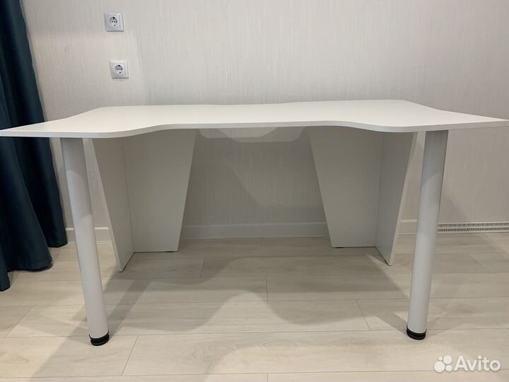 Компьютерный стол геймерский