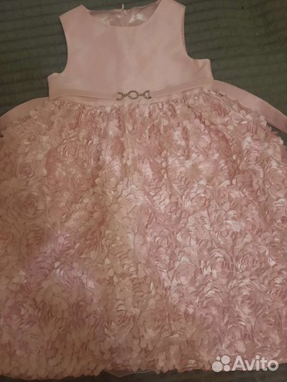 Платья праздничные