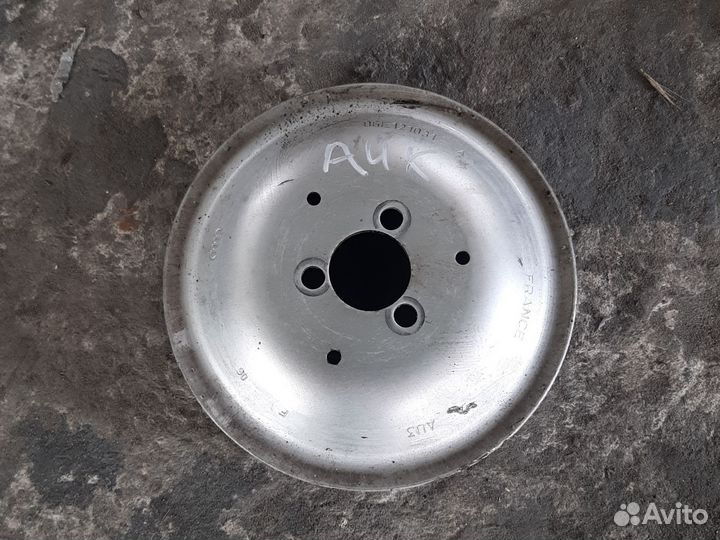 Шкив помпы Audi A6 C6 4F 3.2 FSI