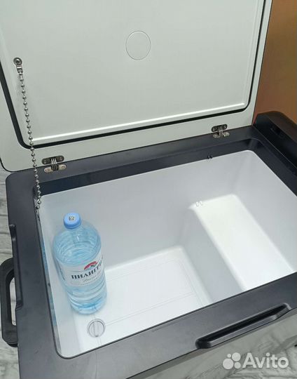 Автомобильный холодильник 12/24/220в