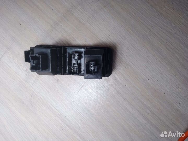 Блок управления Mitsubishi Carisma