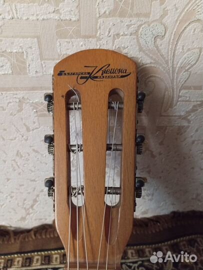 Акустическая гитара 