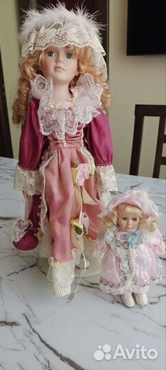 Кукла фарфоровая и коляска для куклы