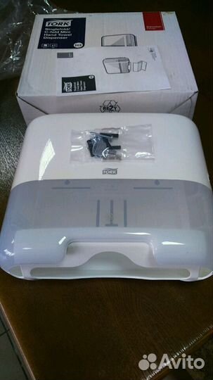 Диспенсер для бумажных полотенец