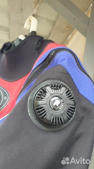 Сухой триламинатный гидрокостюм для дайвинга