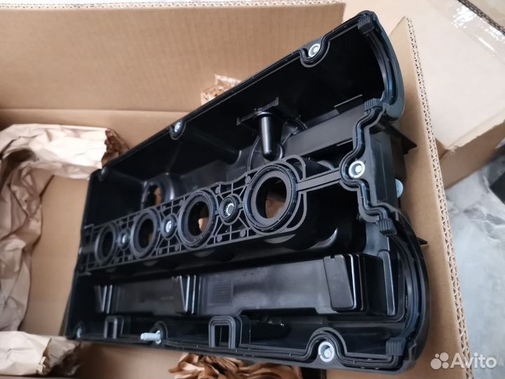 Клапанная крышка Опель Астра Н Зафира