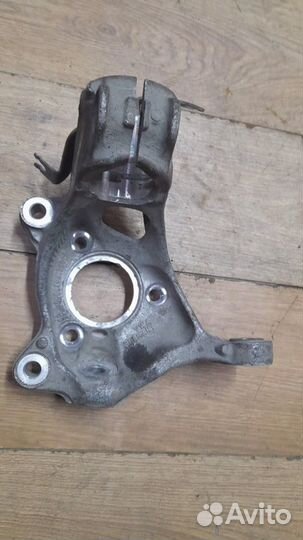 Кулак поворотный передний правый Volkswagen Tiguan