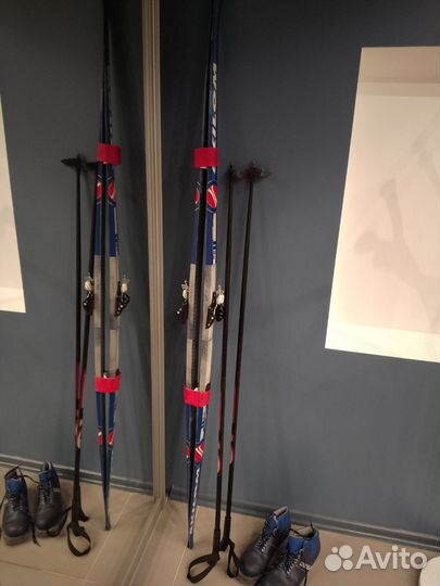 Лыжные ботинки, лыжи