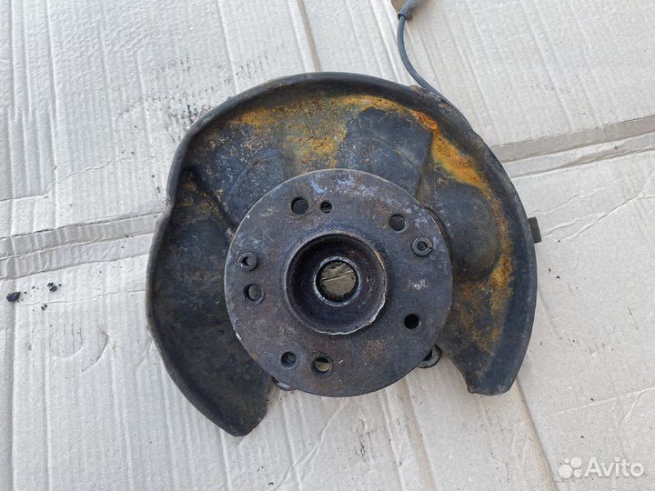 Кулак Mercedes 124 4matik перед правый