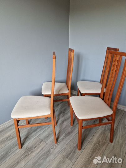 Деревянные стулья