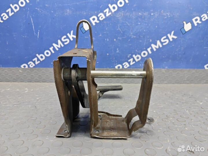 Педаль тормоза Nissan Terrano