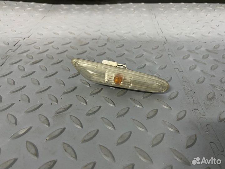 Повторитель поворота в крыло правый Bmw X1 E84