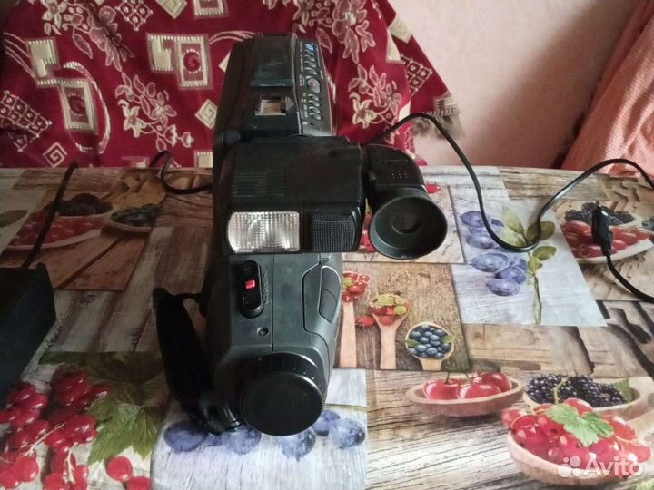 Видеокамера Hitachi VM-7380 E