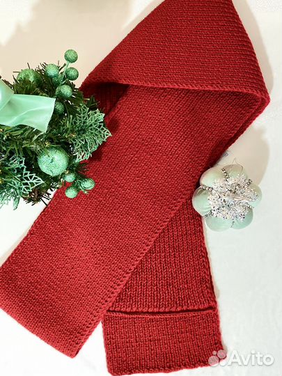 Красный шарф вязаный