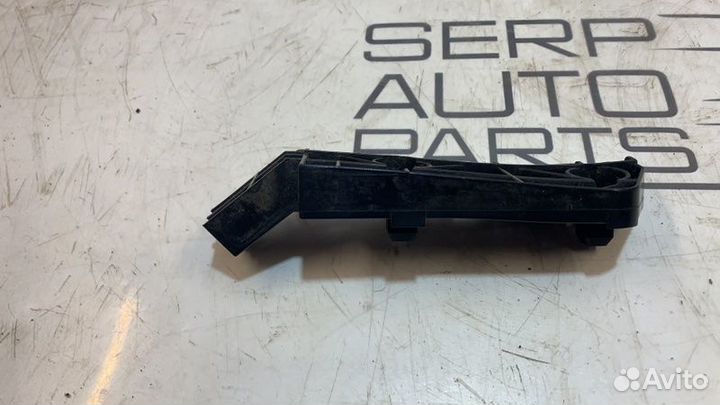 Крепление бампера переднее правое Honda Cr-V 3 RE5