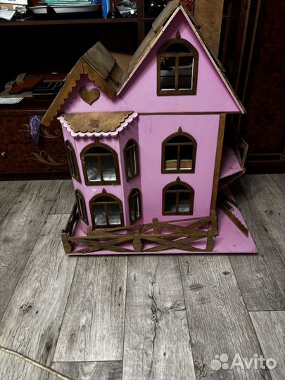Большой кукольный домик