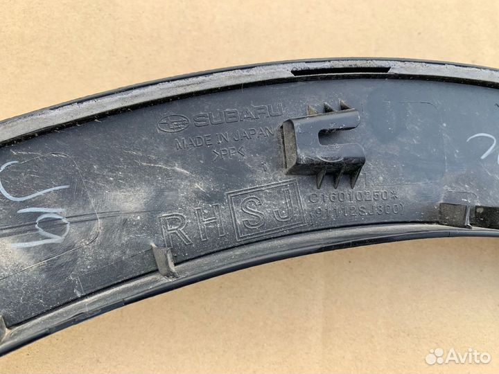 Накладка двери задней правой Forester 5 (S14)