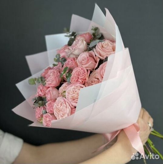 Букет из пион роз и эвкалипта