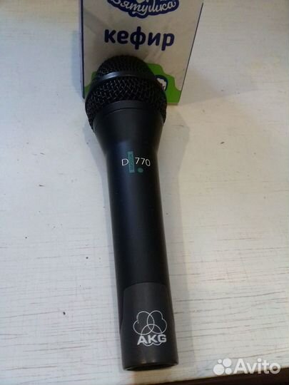 Микрофоны AKG D770 и Philips SBC MD110